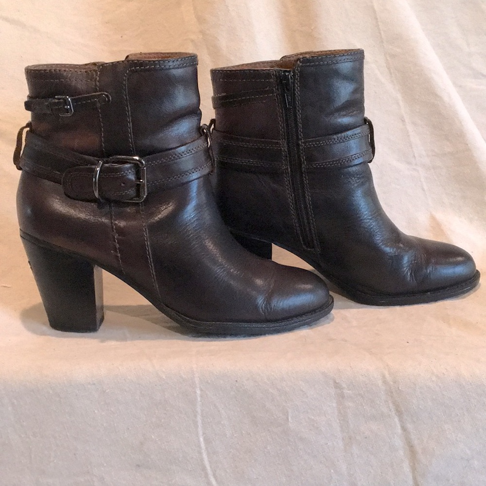 Brown ankle booties size 7 W